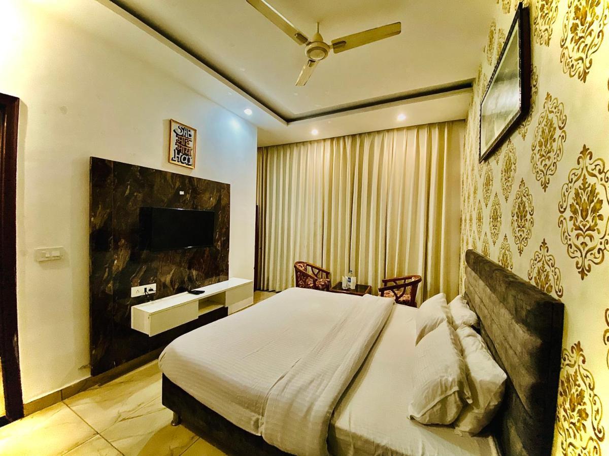 Hotel Hollywood - Family Hotel Zirakpur Luaran gambar