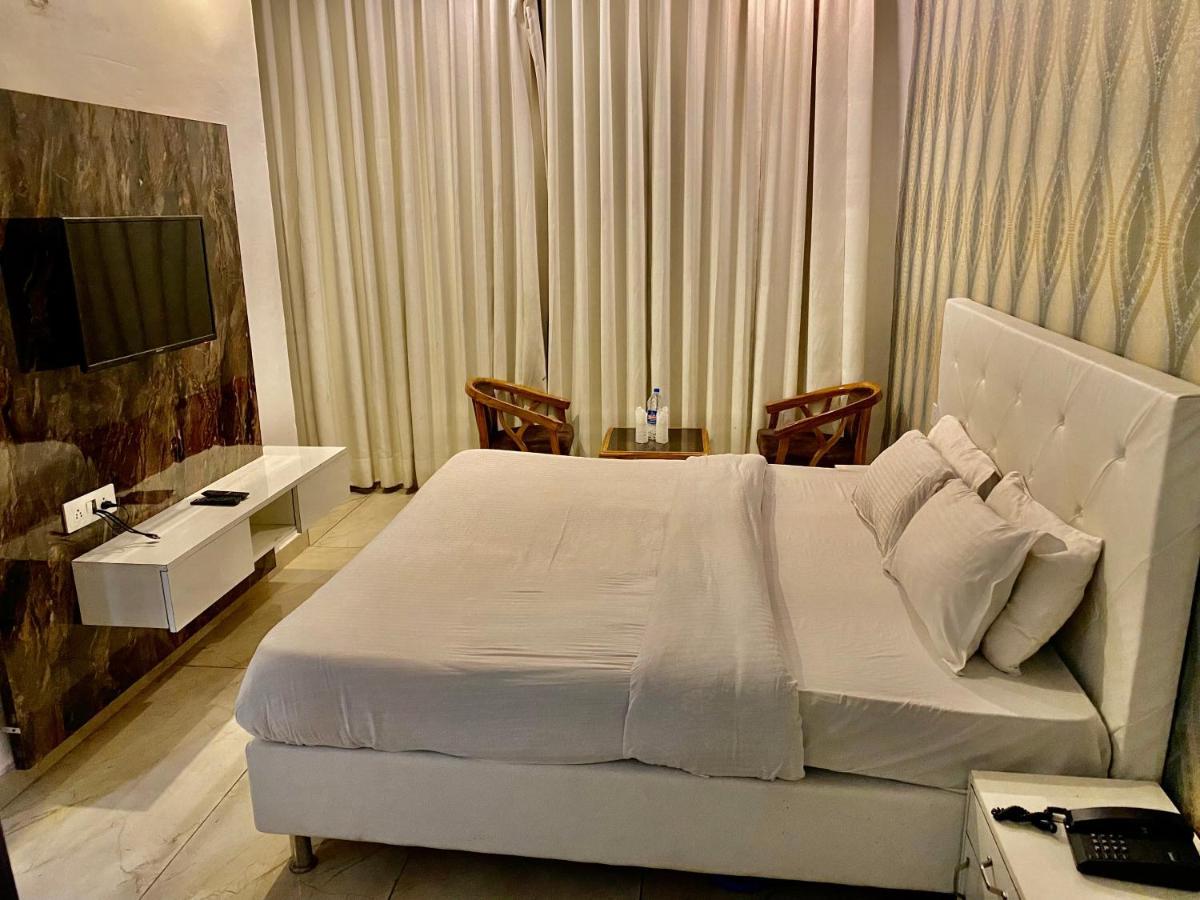 Hotel Hollywood - Family Hotel Zirakpur Luaran gambar