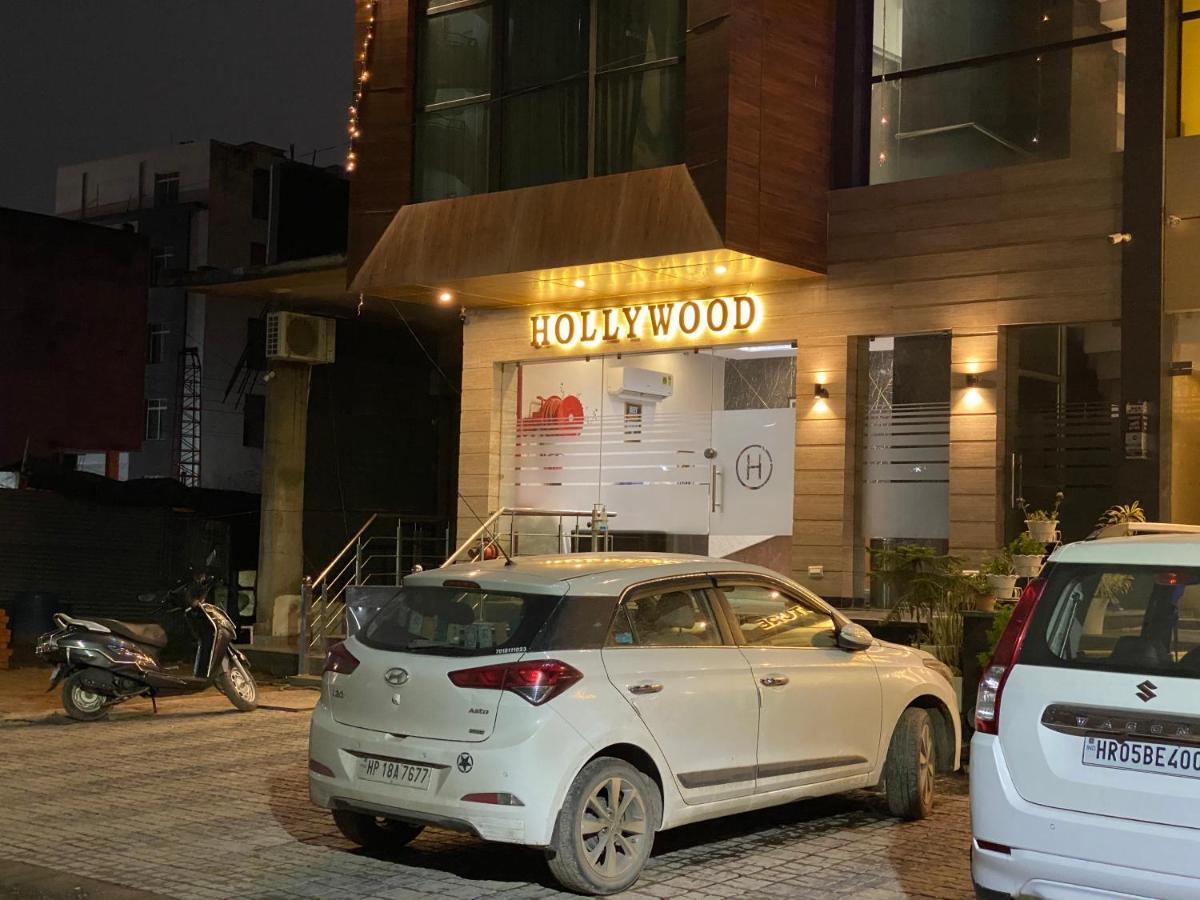 Hotel Hollywood - Family Hotel Zirakpur Luaran gambar