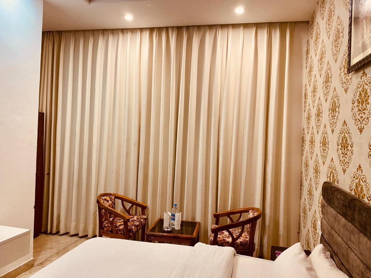 Hotel Hollywood - Family Hotel Zirakpur Luaran gambar