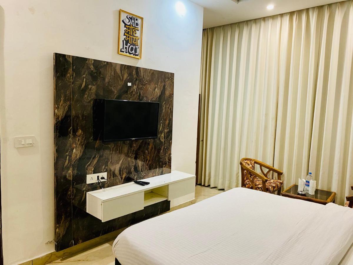 Hotel Hollywood - Family Hotel Zirakpur Luaran gambar